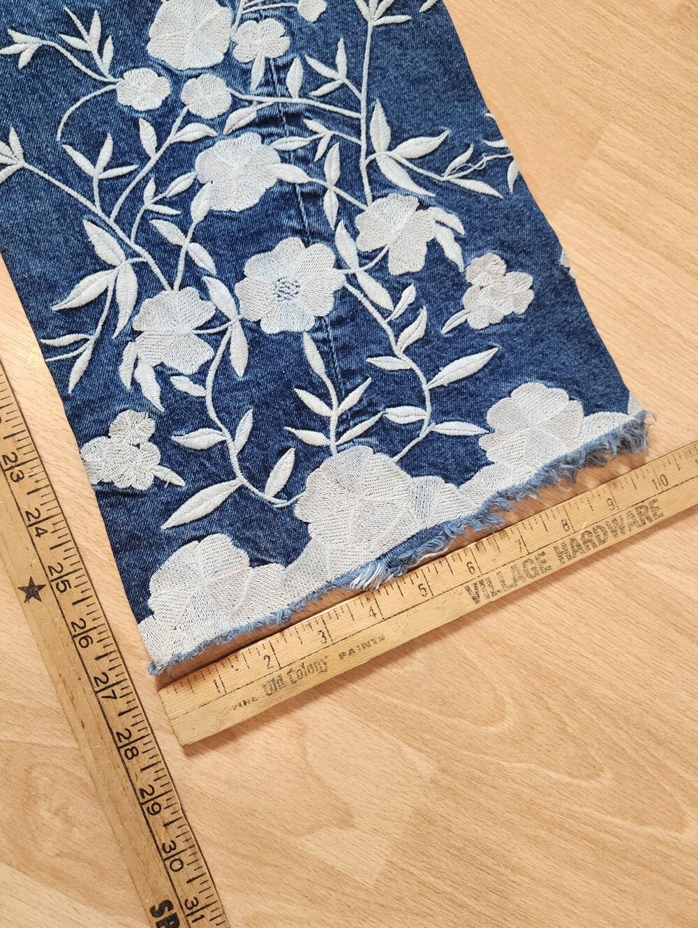 Pilcro Blue Denim Jeans with White Floral Embroidery - Picture 10 of 16